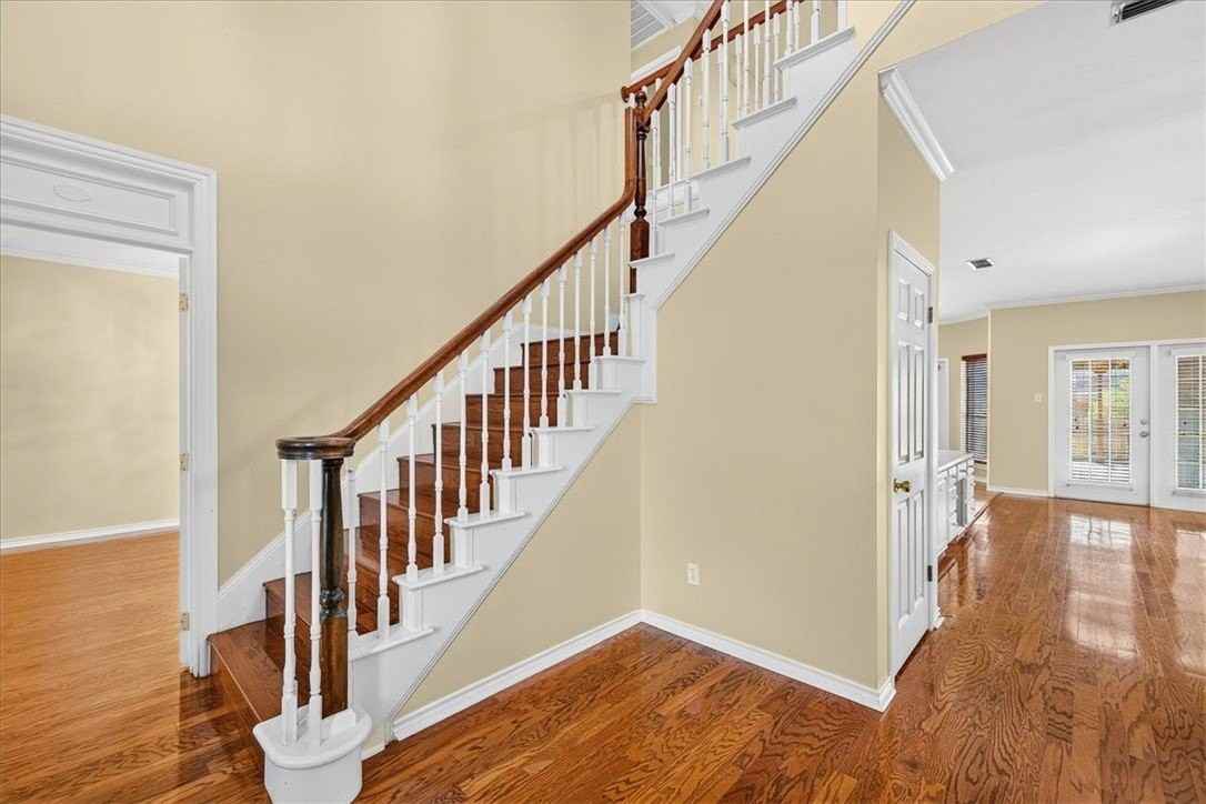 7022 Dunsford Dr - Photo 4 of 50