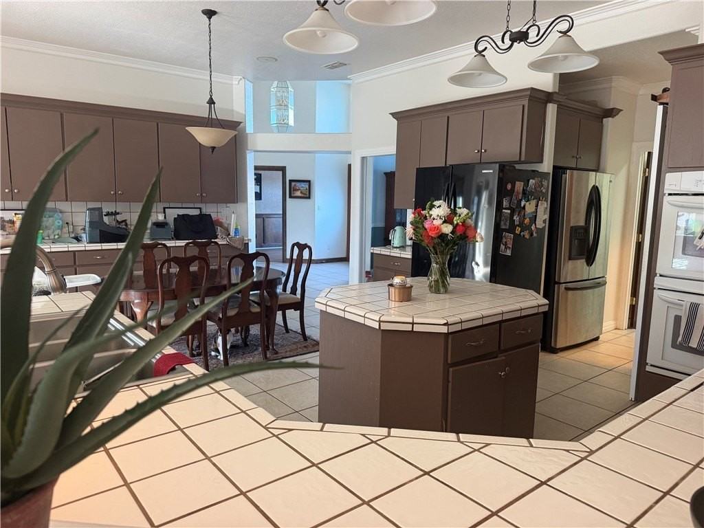 15815 Vincent Dr - Photo 6 of 12