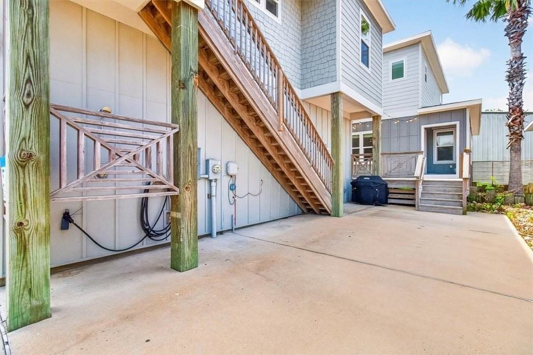 515 W Avenue C #B - Photo 3 of 34