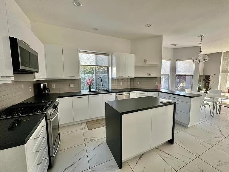 25 Buckingham Way - Photo 4 of 20