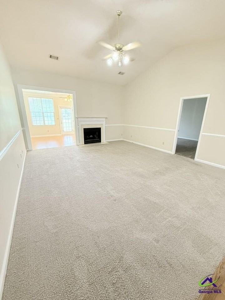 121 Bayside Cir - Photo 2 of 16