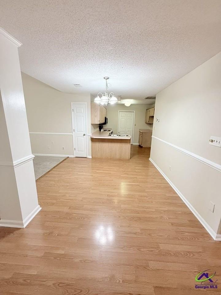 121 Bayside Cir - Photo 3 of 16