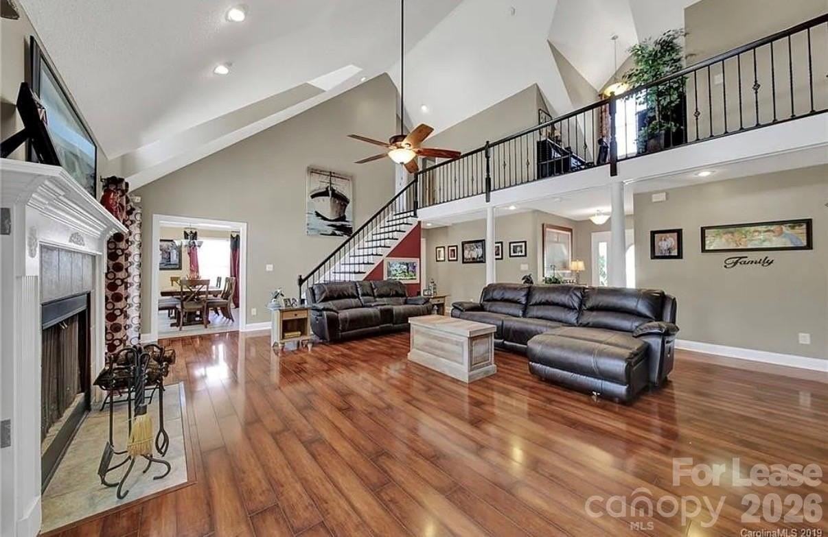 212 Northchase Dr - Photo 2 of 19