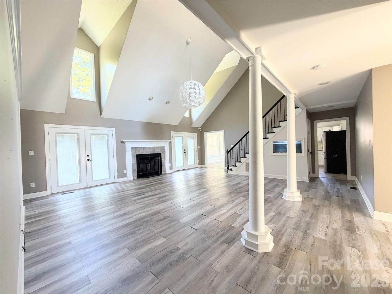 212 Northchase Dr - Photo 3 of 19