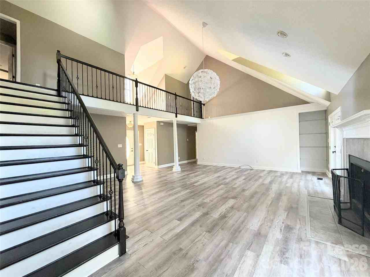 212 Northchase Dr - Photo 4 of 19