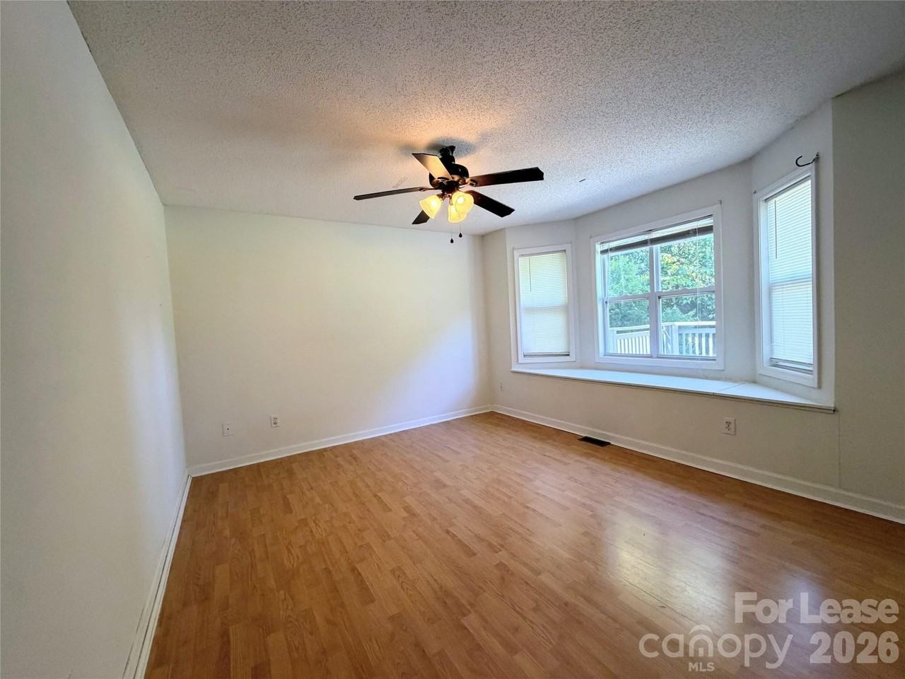 212 Northchase Dr - Photo 7 of 19