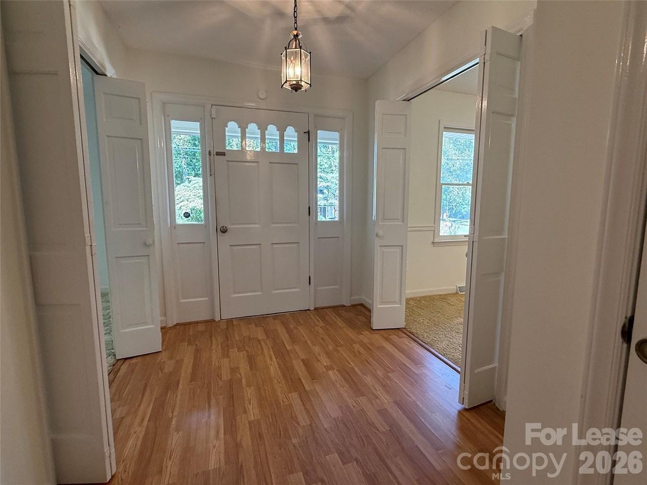 8806 Crestwood Dr - Photo 4 of 42