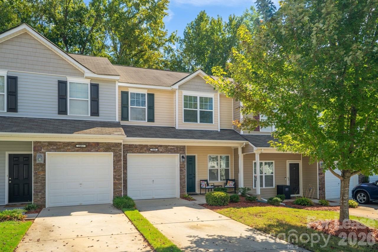 2080 Shady Pond Dr - Photo 2 of 31