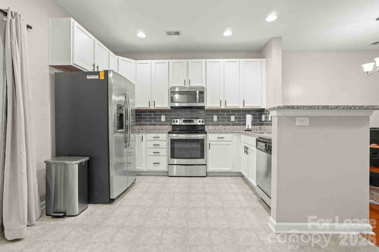 2080 Shady Pond Dr - Photo 6 of 31