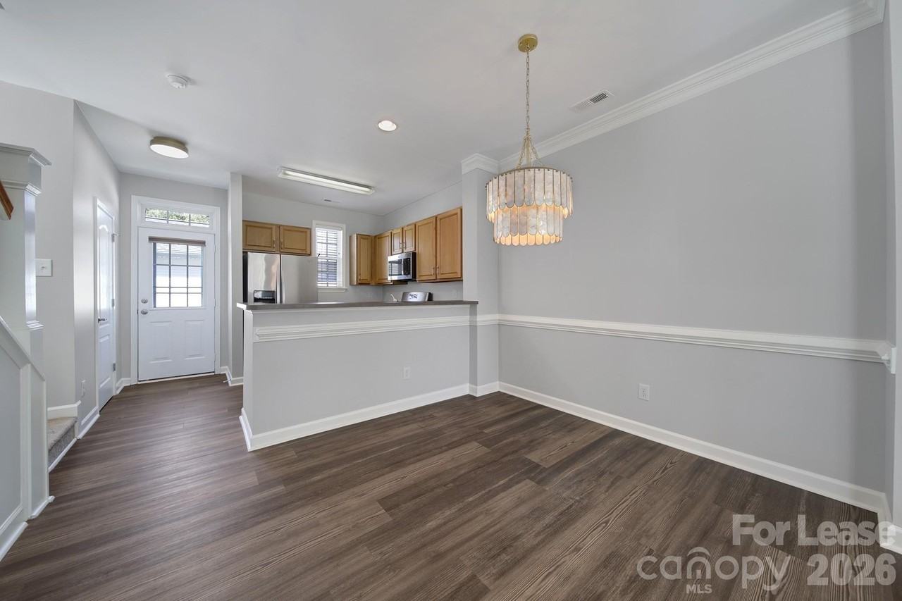 635 Old Meeting Way - Photo 7 of 30