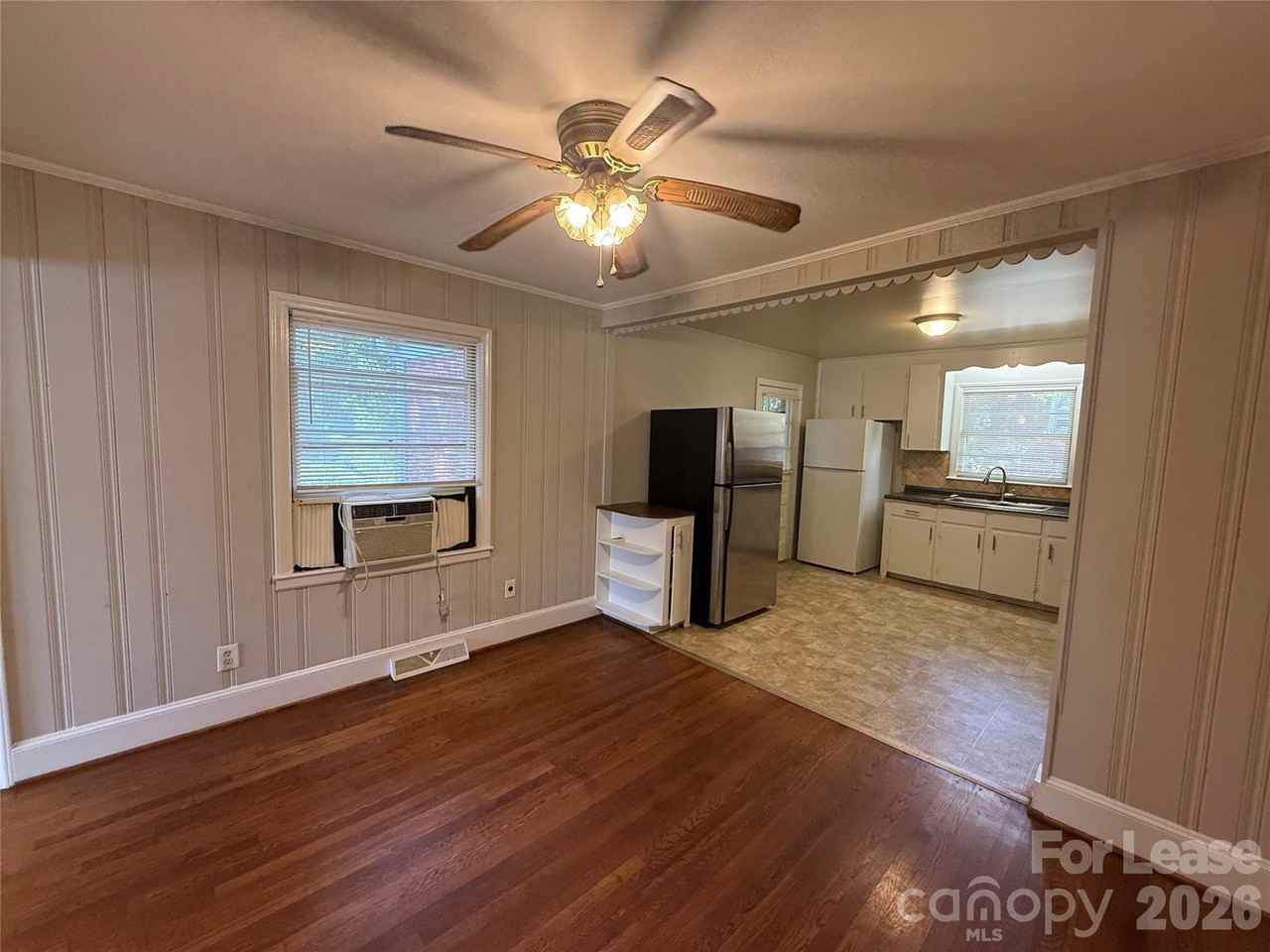 4709 Morgan St - Photo 4 of 17