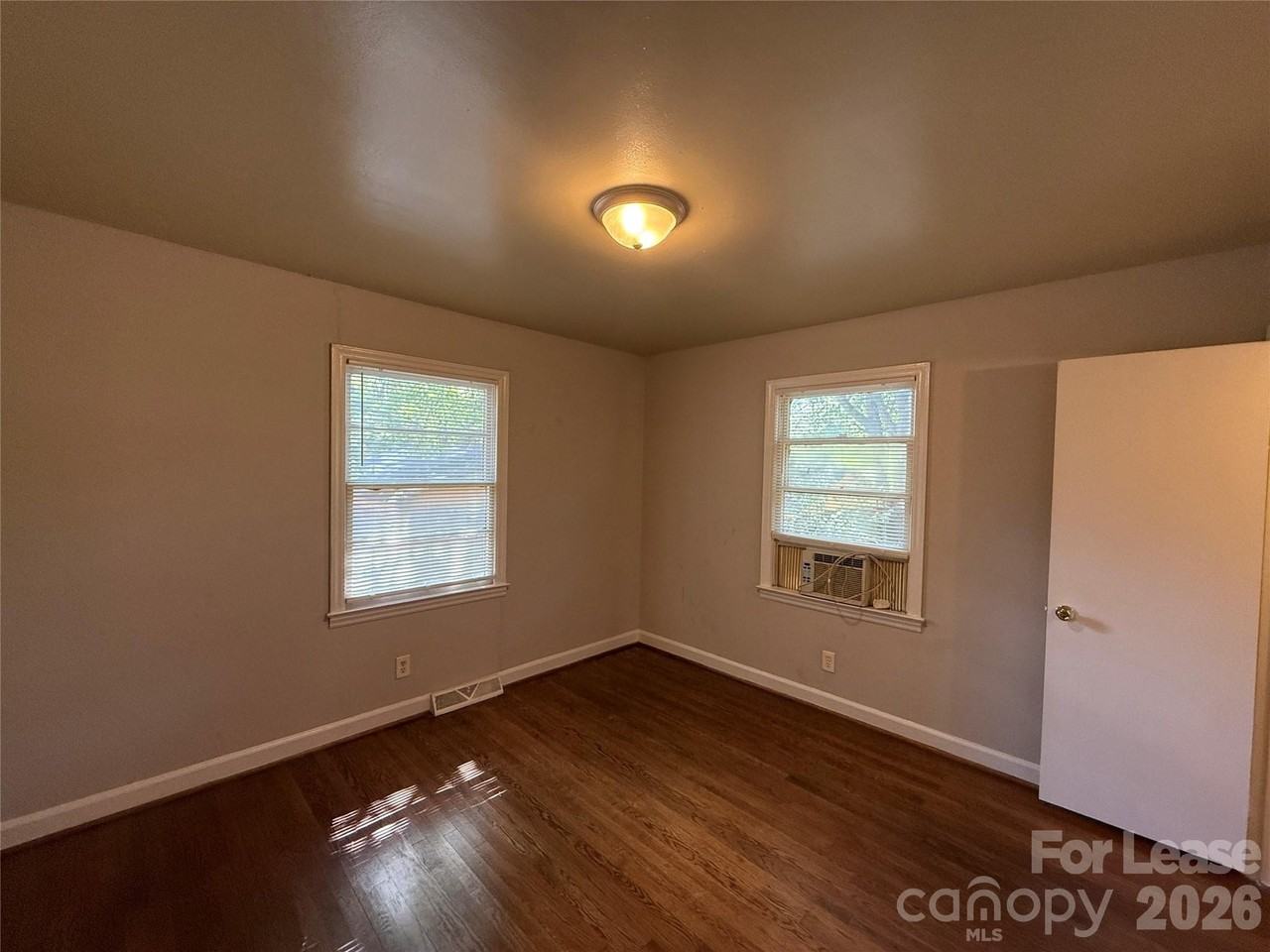 4709 Morgan St - Photo 7 of 17