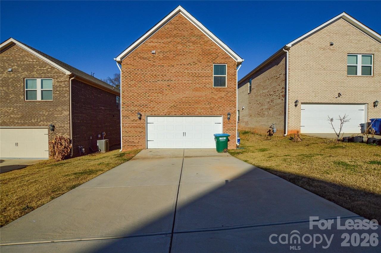 3215 Lisburn St - Photo 2 of 28