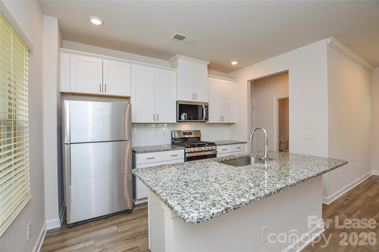 3215 Lisburn St - Photo 3 of 28