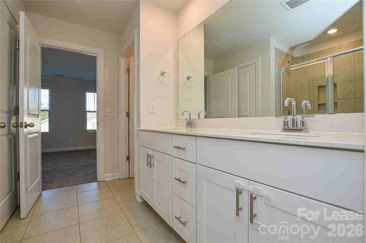3215 Lisburn St - Photo 4 of 28