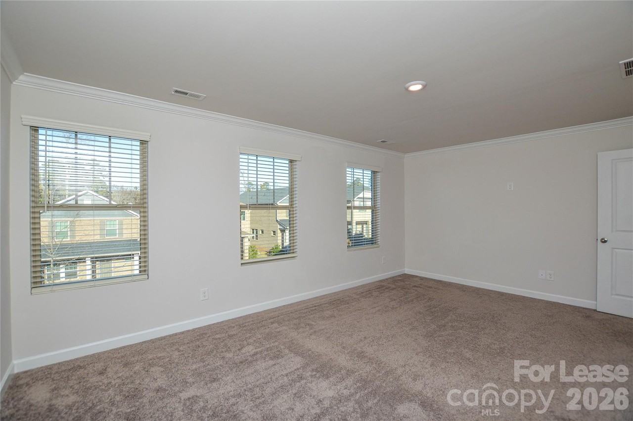 3215 Lisburn St - Photo 7 of 28