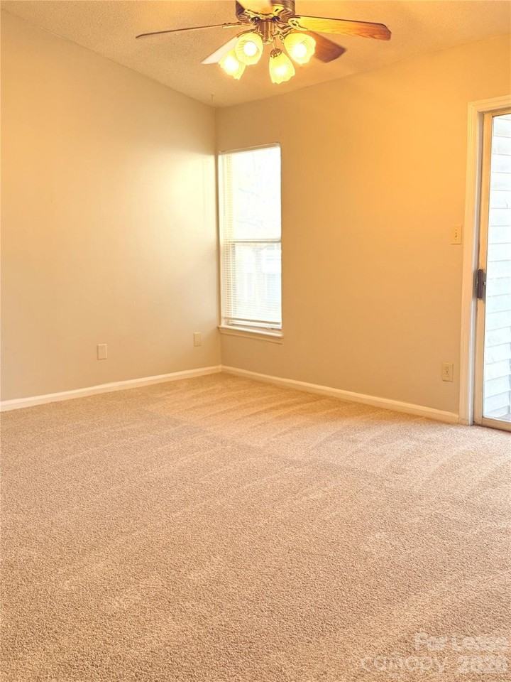 9627 Vinca Cir #E - Photo 4 of 7
