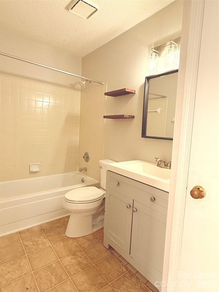 9627 Vinca Cir #E - Photo 7 of 7