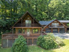 featured image of 919 N Country Club Dr