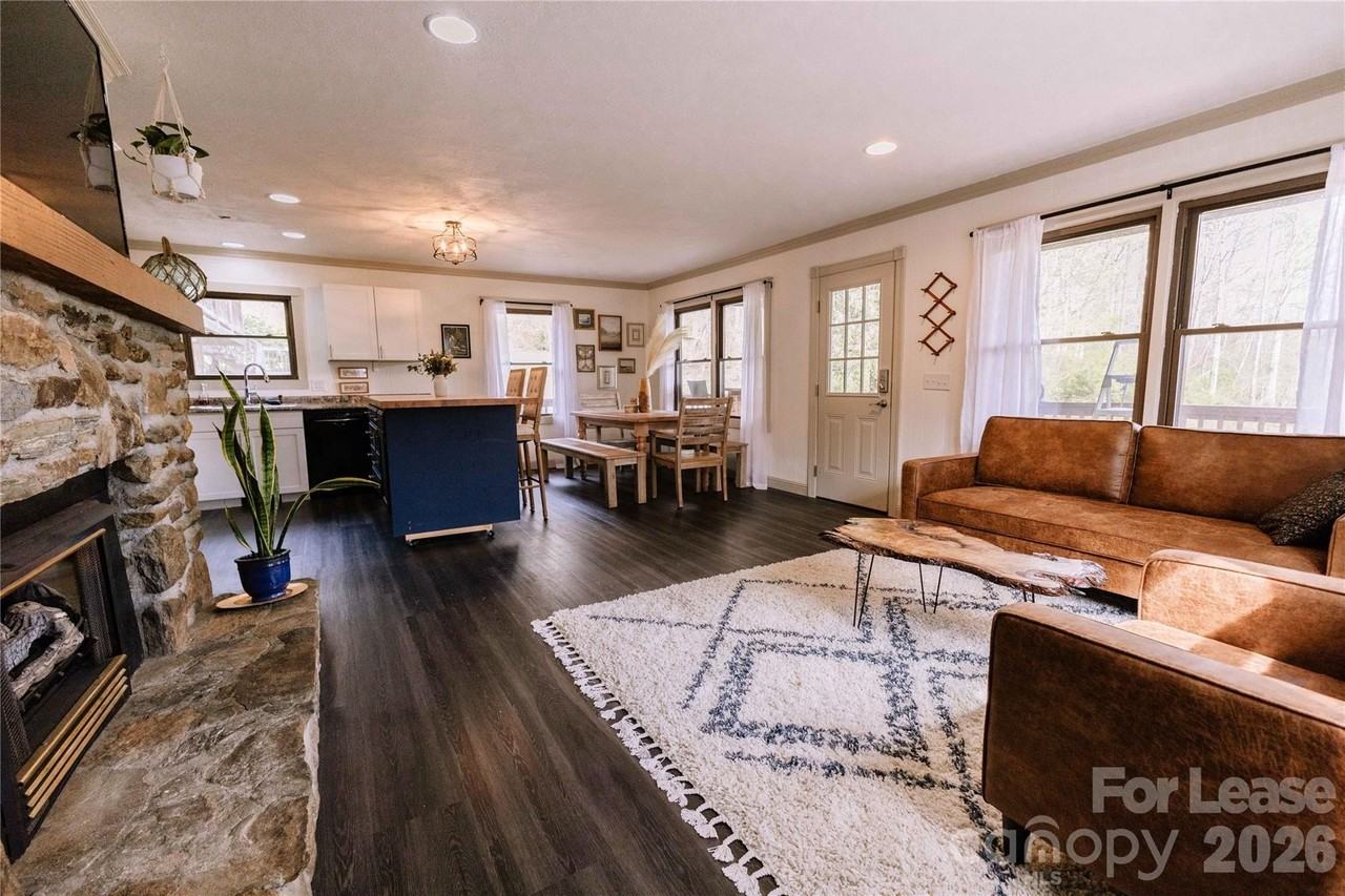 919 N Country Club Dr - Photo 4 of 33