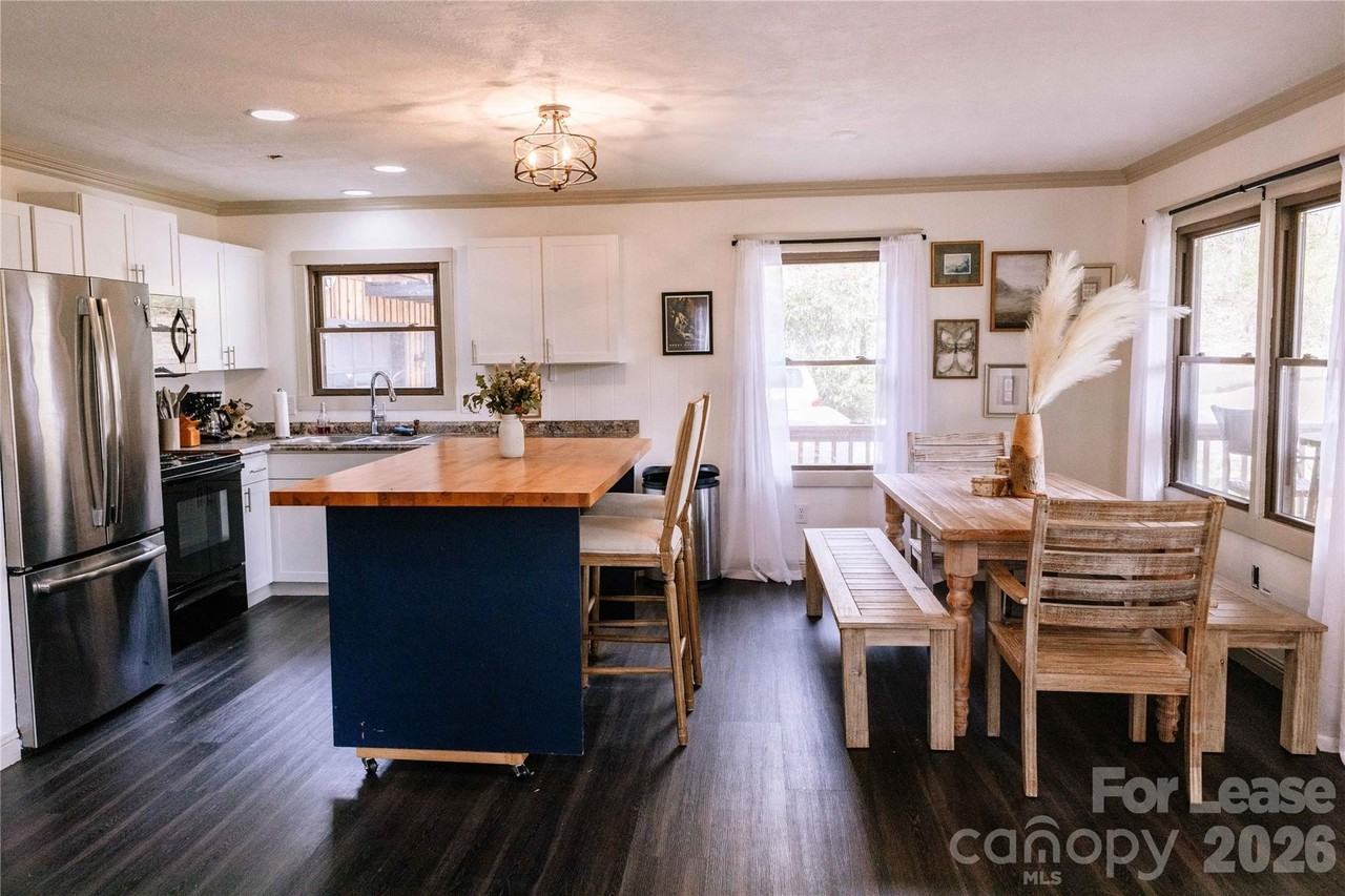 919 N Country Club Dr - Photo 6 of 33