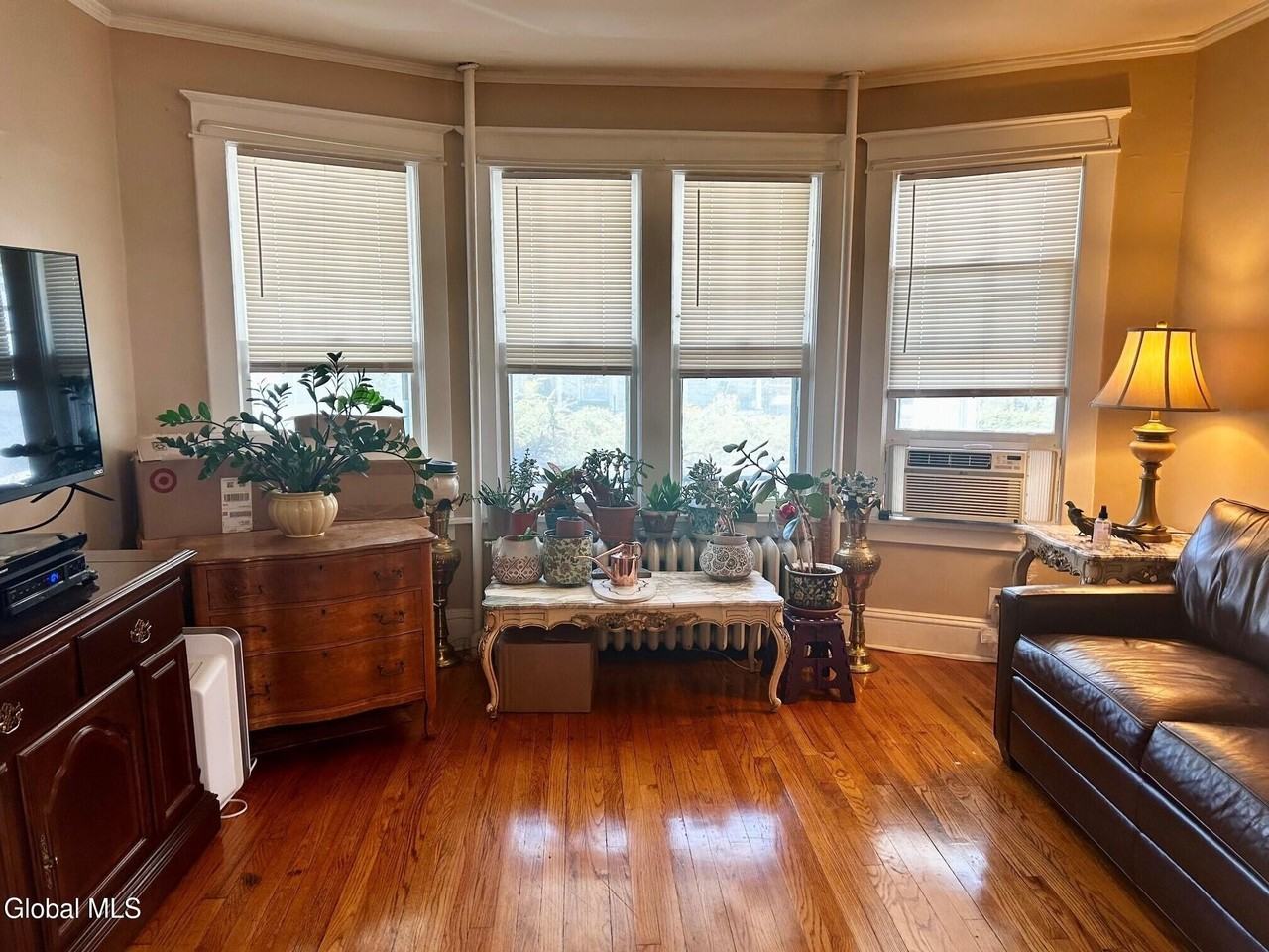895 Park Ave #1 - Photo 3 of 21