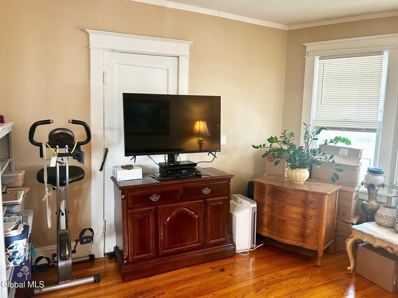 895 Park Ave #1 - Photo 5 of 21