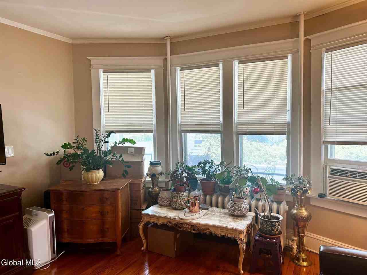 895 Park Ave #1 - Photo 6 of 21