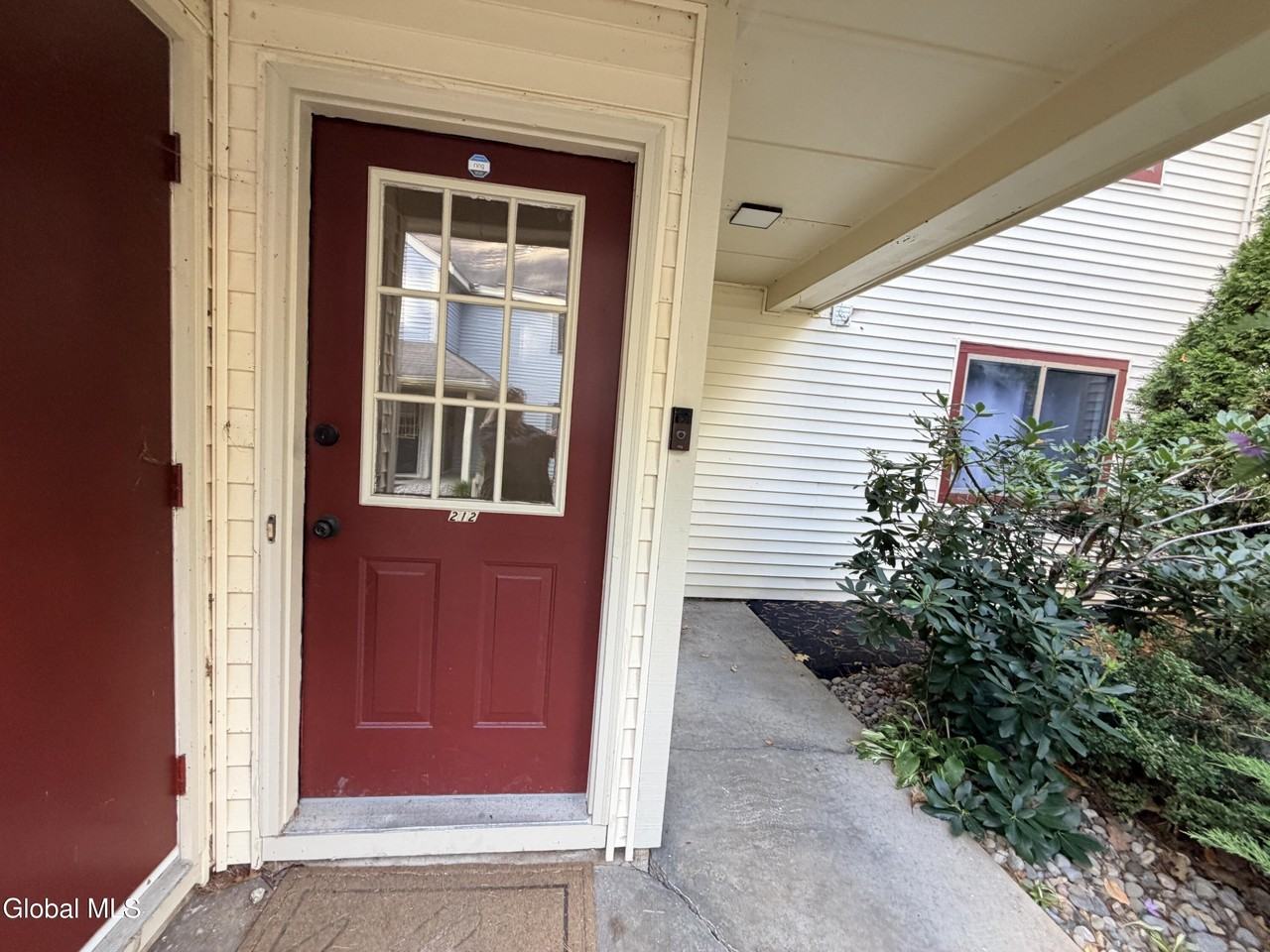 212 Yorktown Dr - Photo 4 of 19