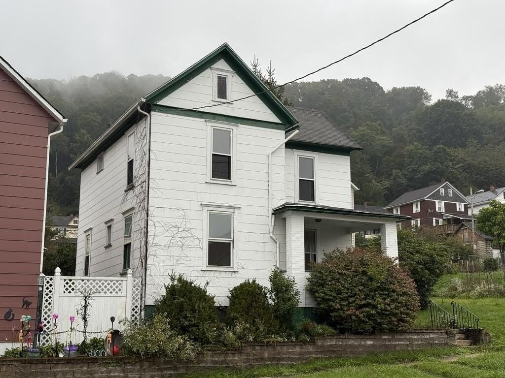 636 Russell Ave - Photo 3 of 21
