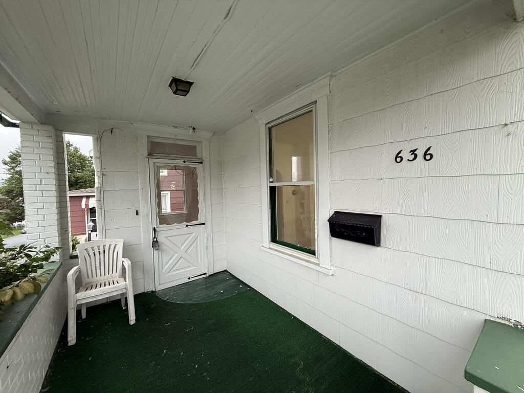 636 Russell Ave - Photo 4 of 21