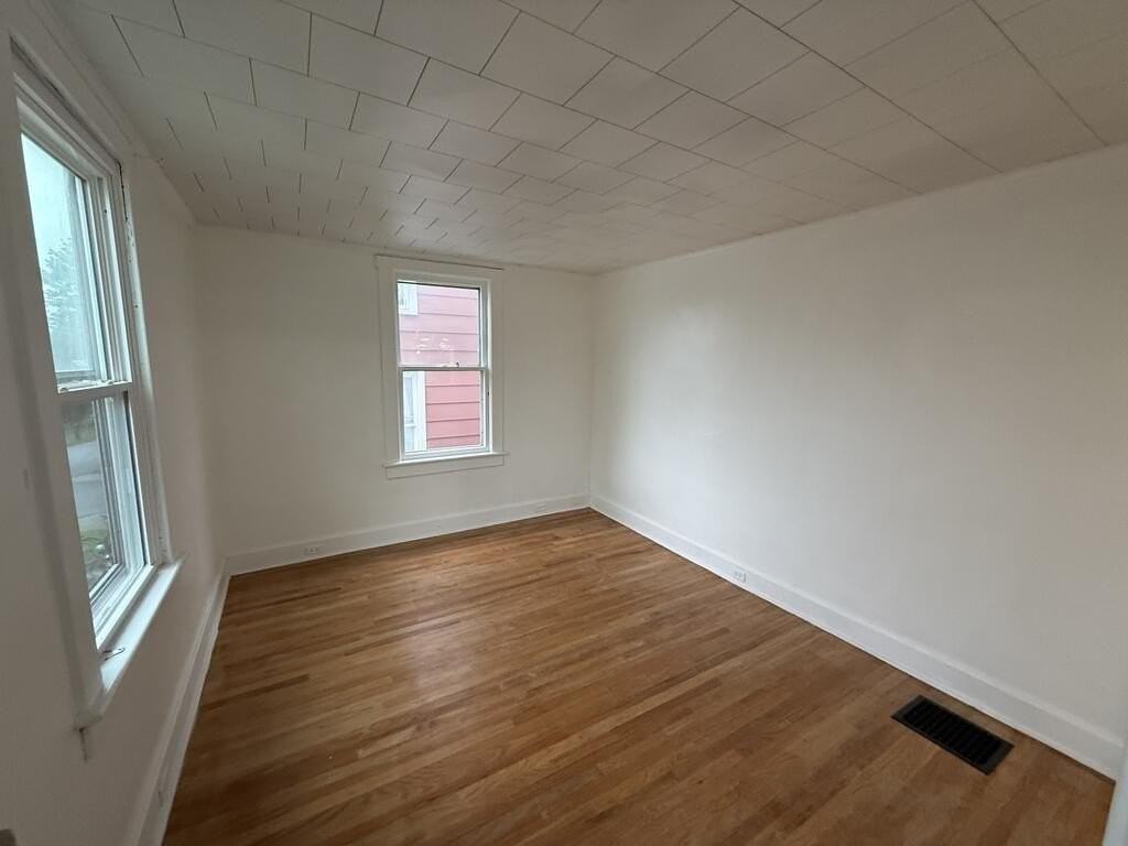636 Russell Ave - Photo 5 of 21