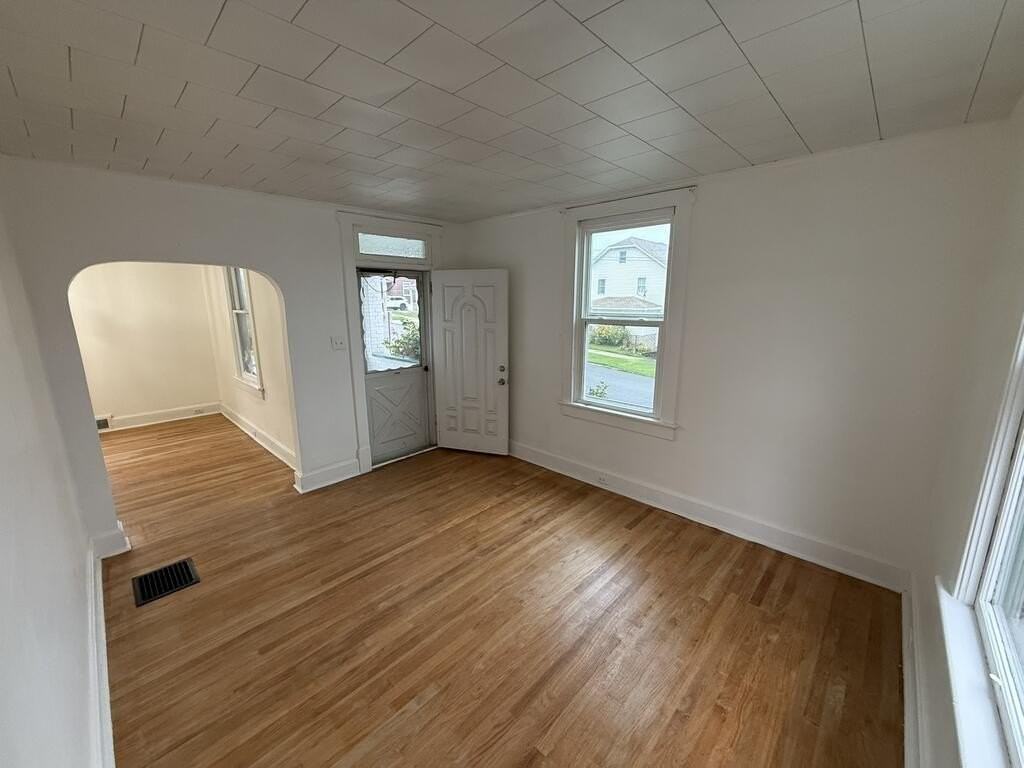 636 Russell Ave - Photo 6 of 21