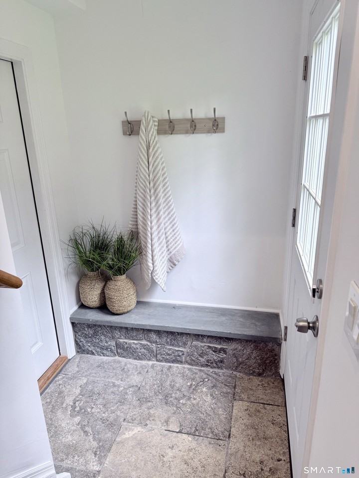 56 Richmondville Ave - Photo 3 of 32
