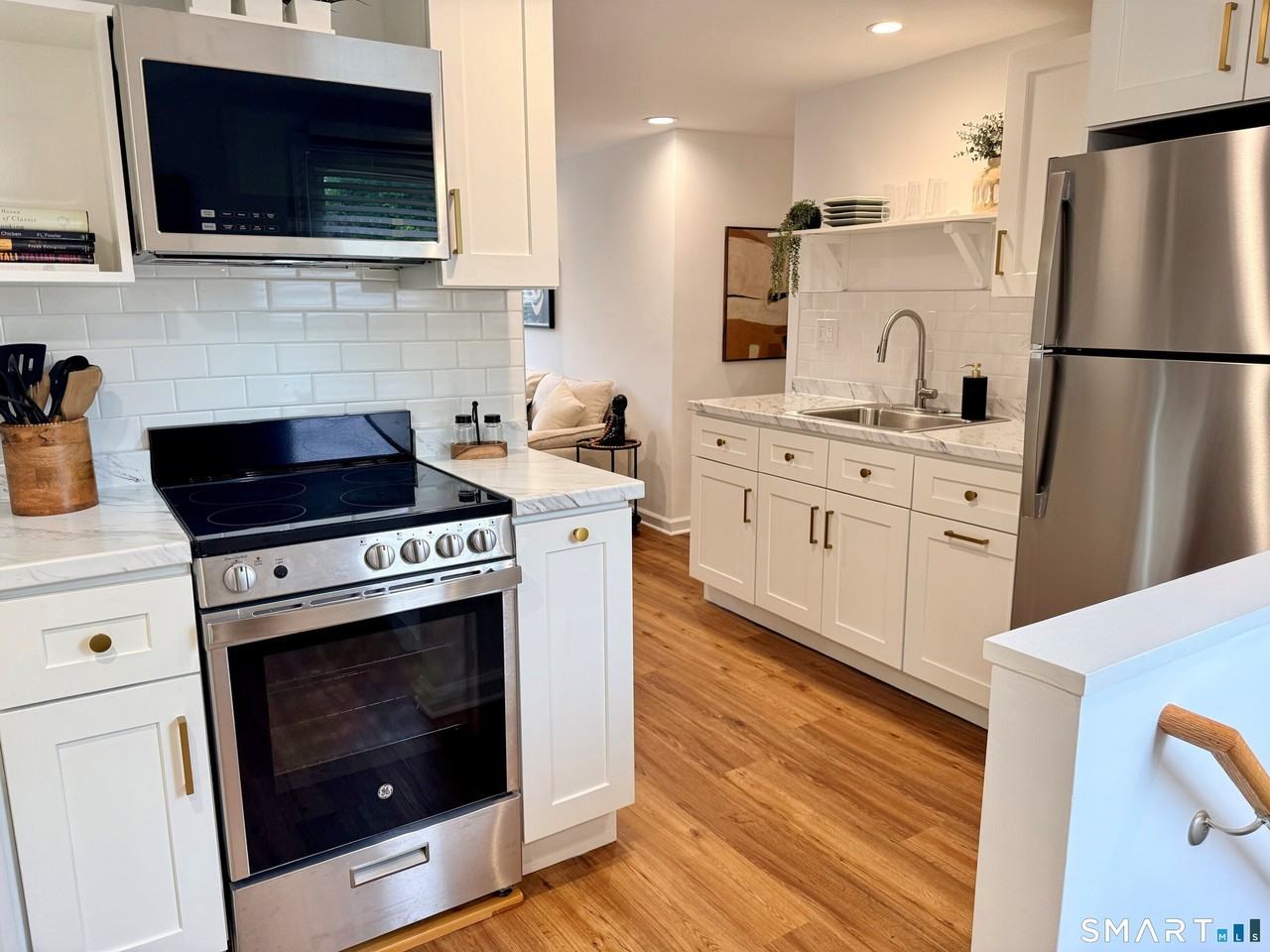 56 Richmondville Ave - Photo 4 of 32