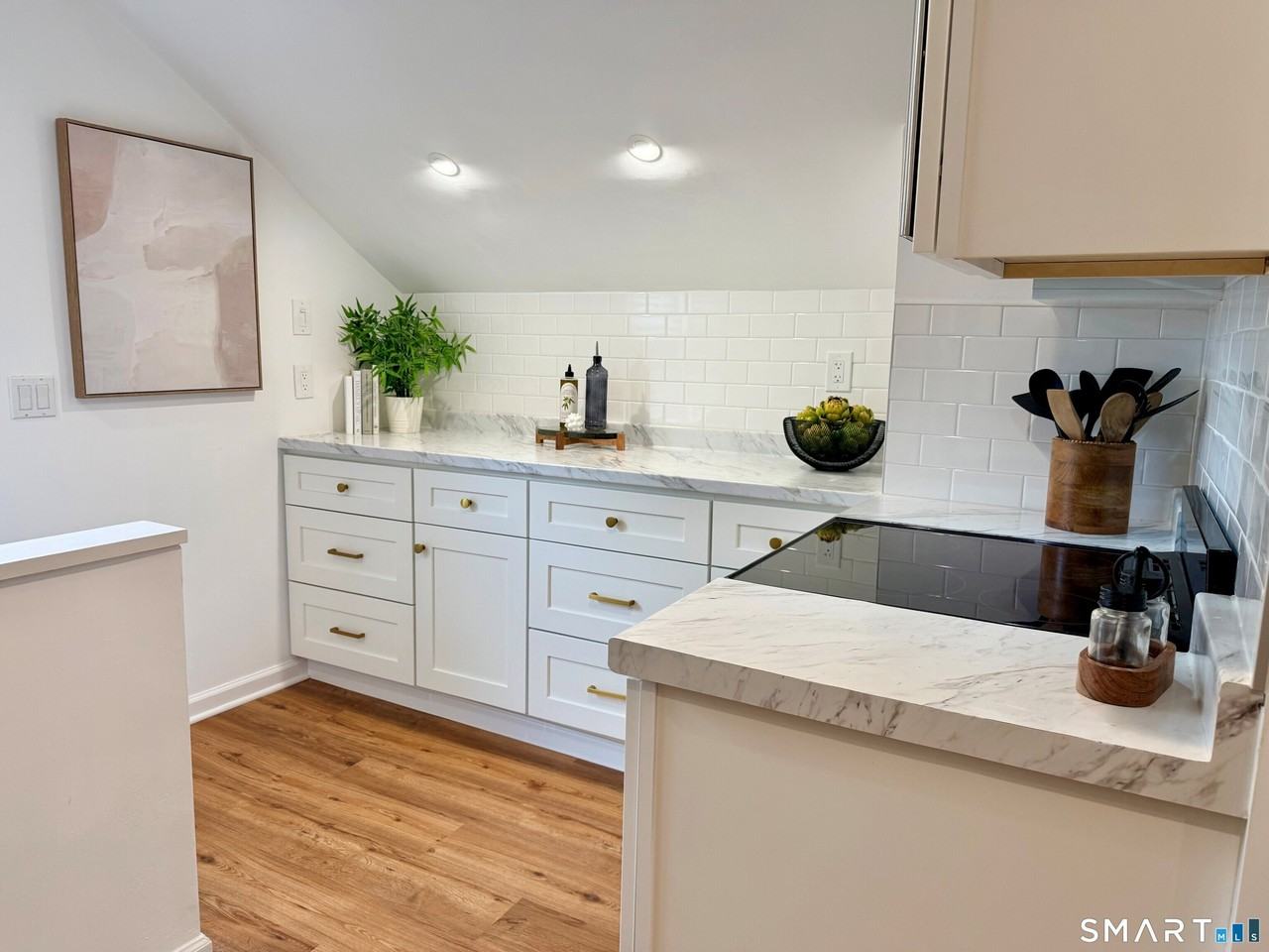 56 Richmondville Ave - Photo 5 of 32