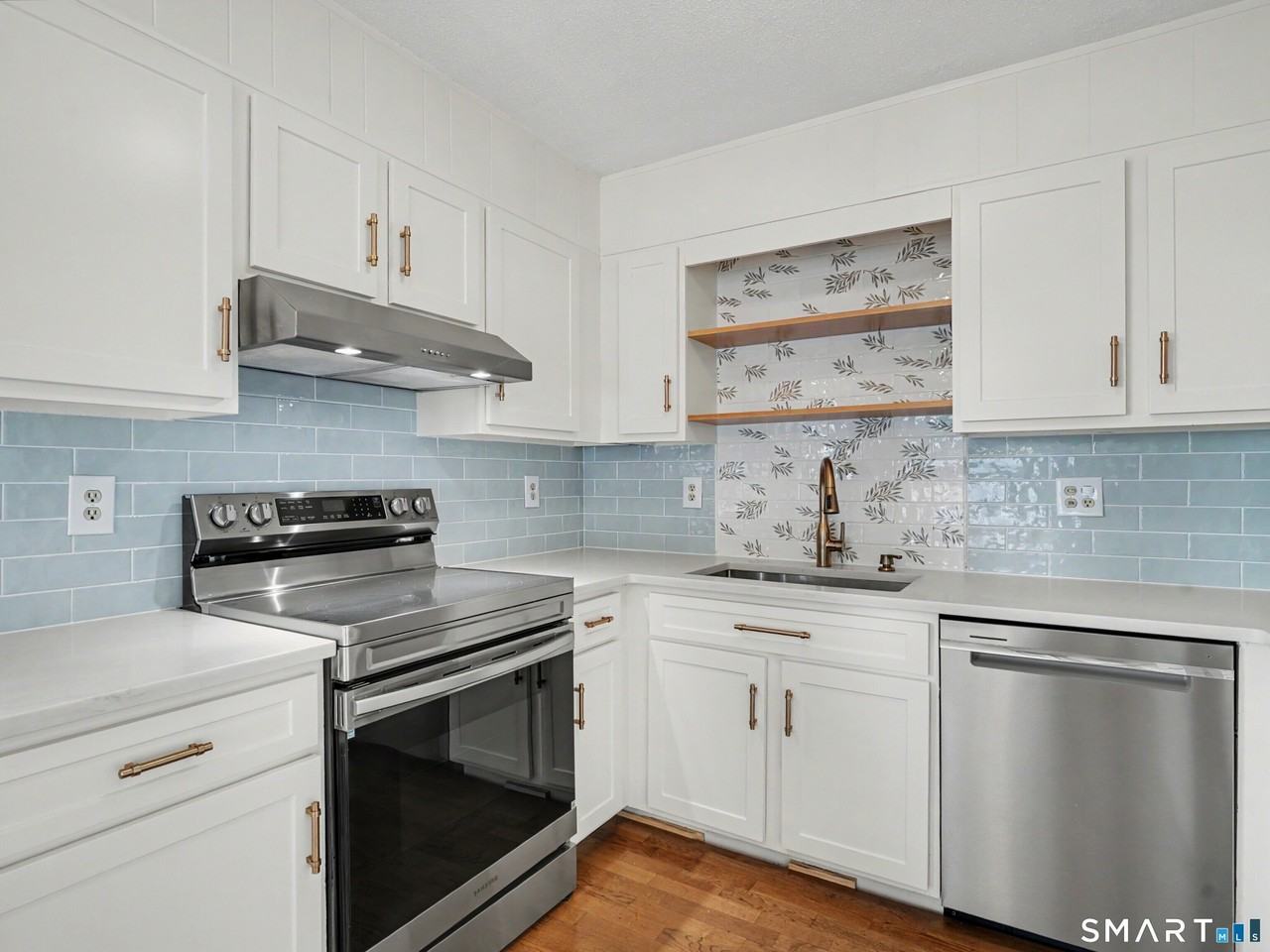 31 Betts Pl #1 - Photo 3 of 17