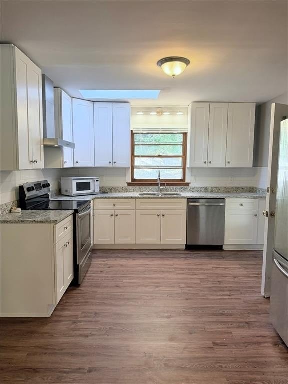 2354 Greenglade Rd Ne - Photo 2 of 13