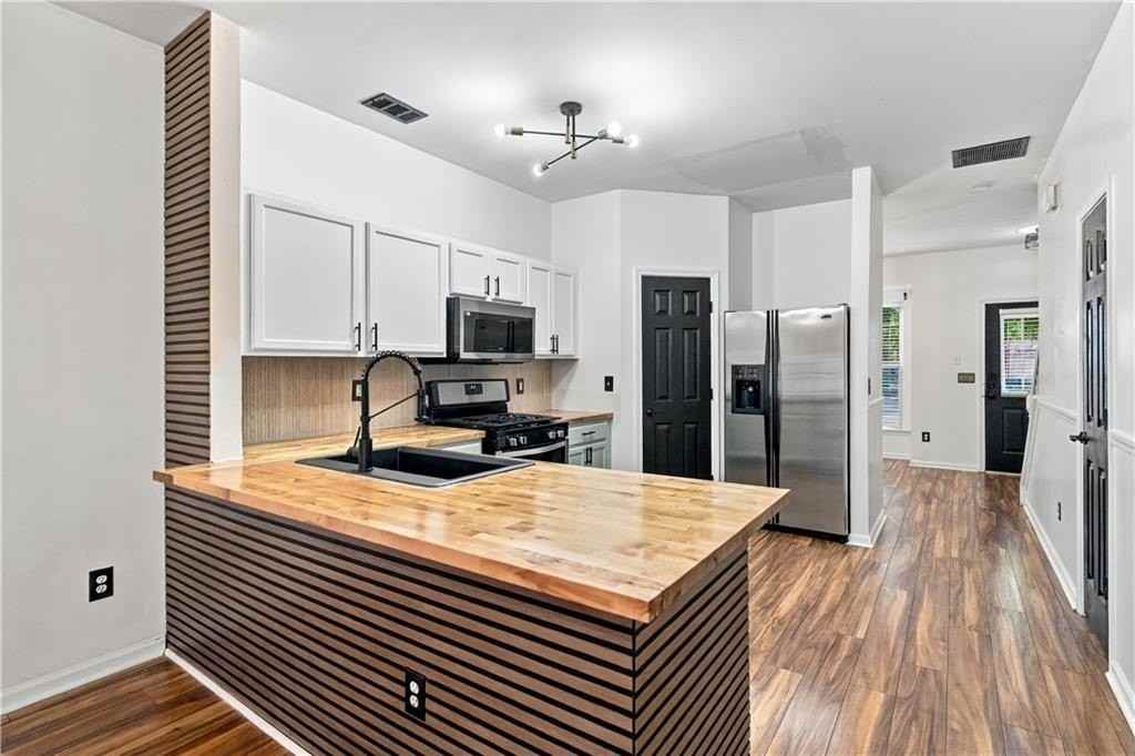 310 Paden Cove Trl - Photo 3 of 14