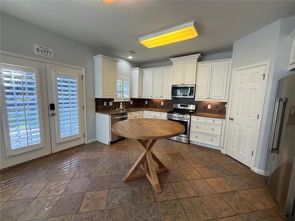6630 Grove Crossing Ct - Photo 4 of 15