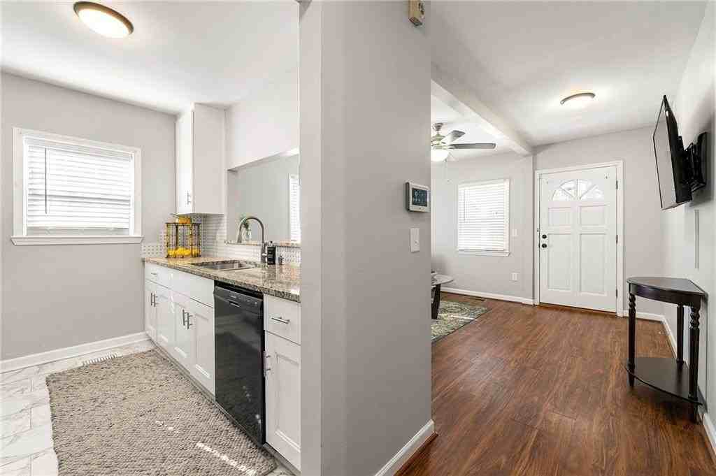 954 Fern Ave Se - Photo 6 of 20