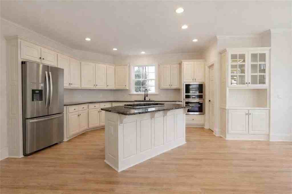 1430 Hillcrest Hts - Photo 7 of 38