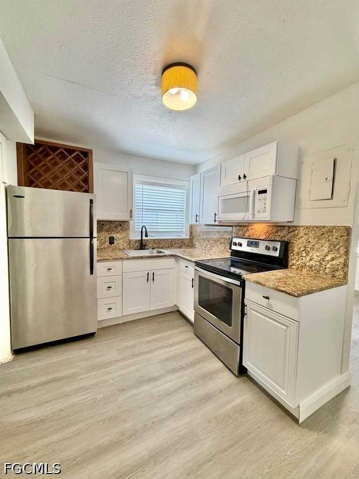 3208 Dale St - Photo 5 of 20