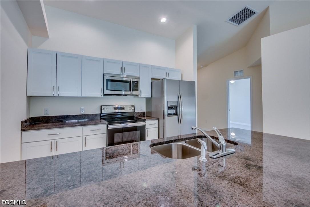 1635 Sw 33rd St - Photo 4 of 22