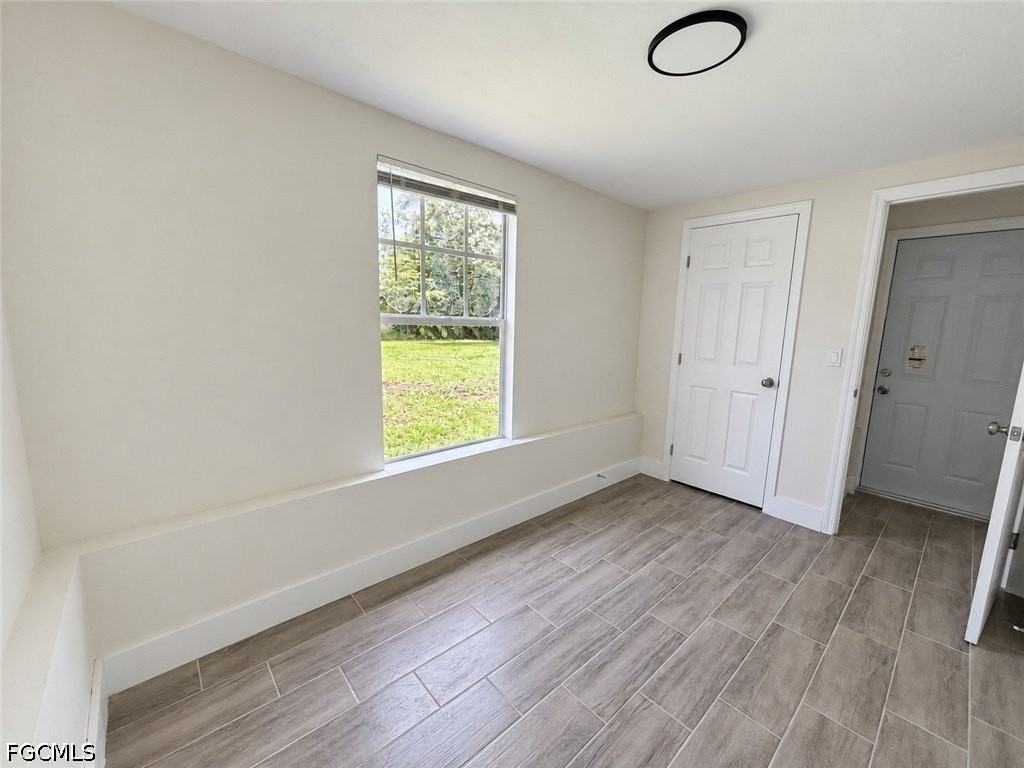 579 Wood Ave - Photo 6 of 13