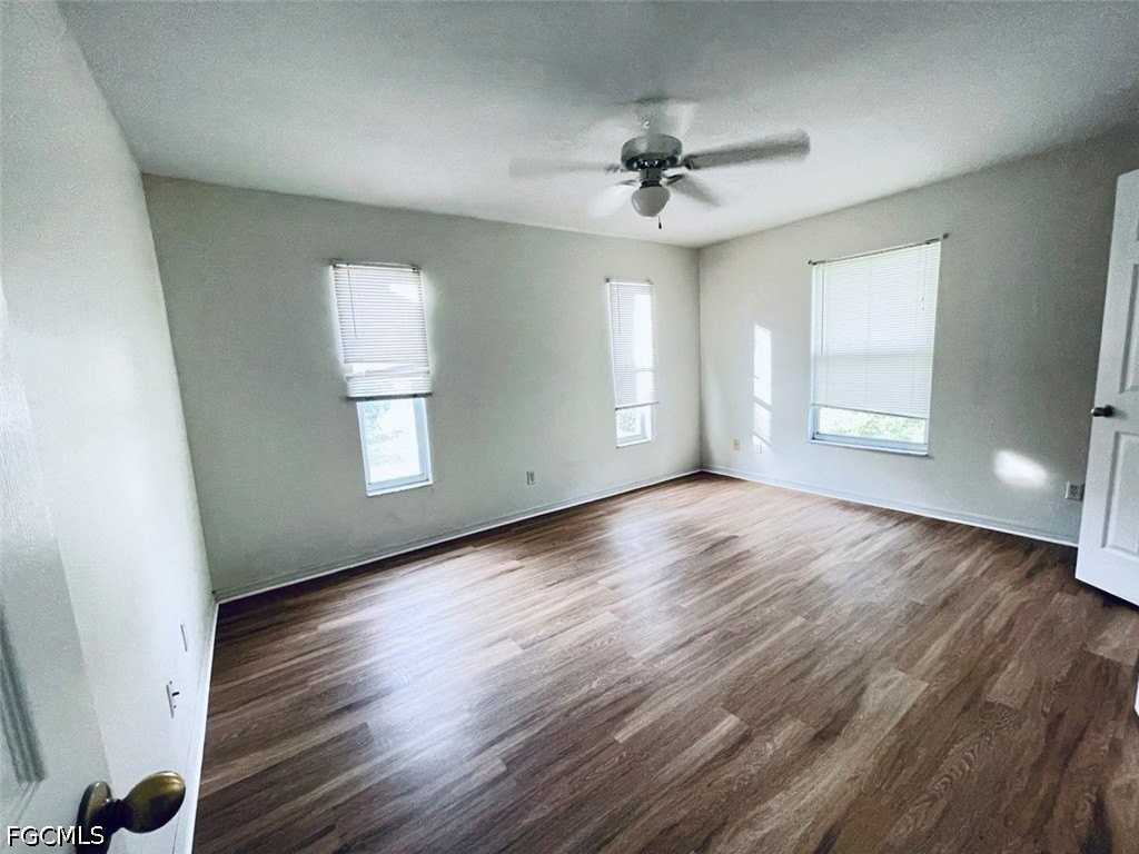 5557 Benton St - Photo 4 of 9