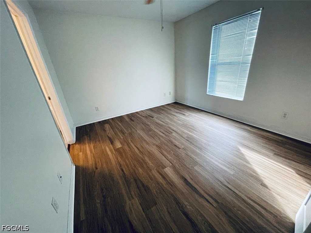 5557 Benton St - Photo 6 of 9