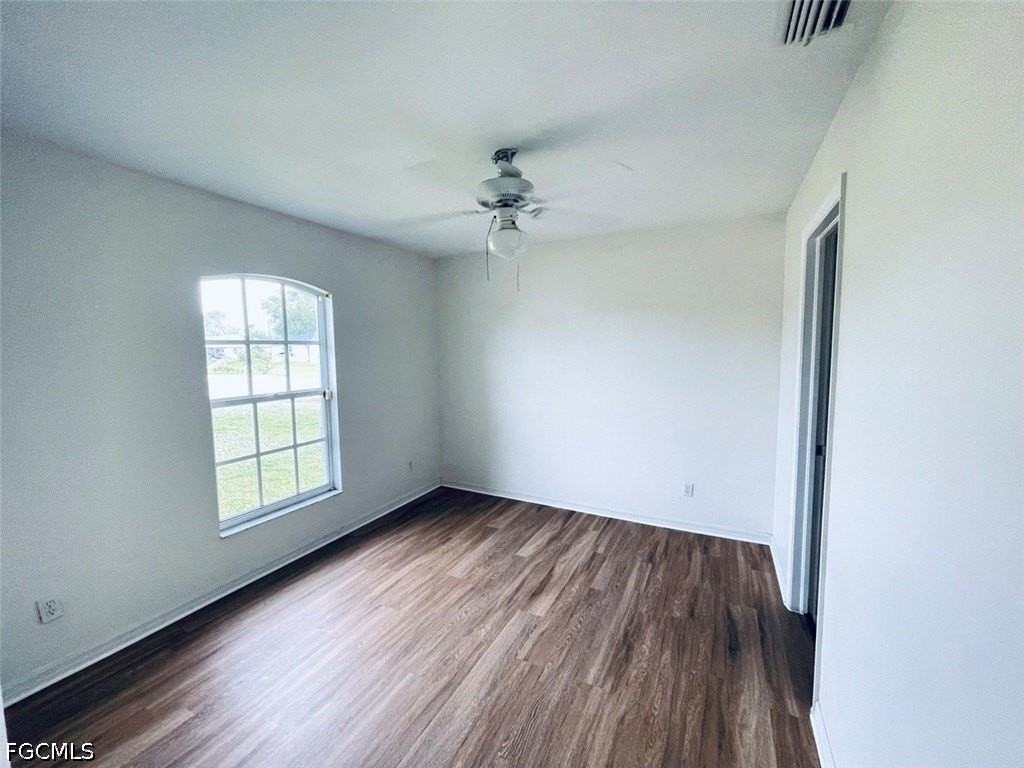 5557 Benton St - Photo 7 of 9