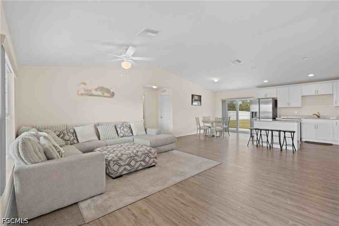 7023 Tide Cir - Photo 3 of 21