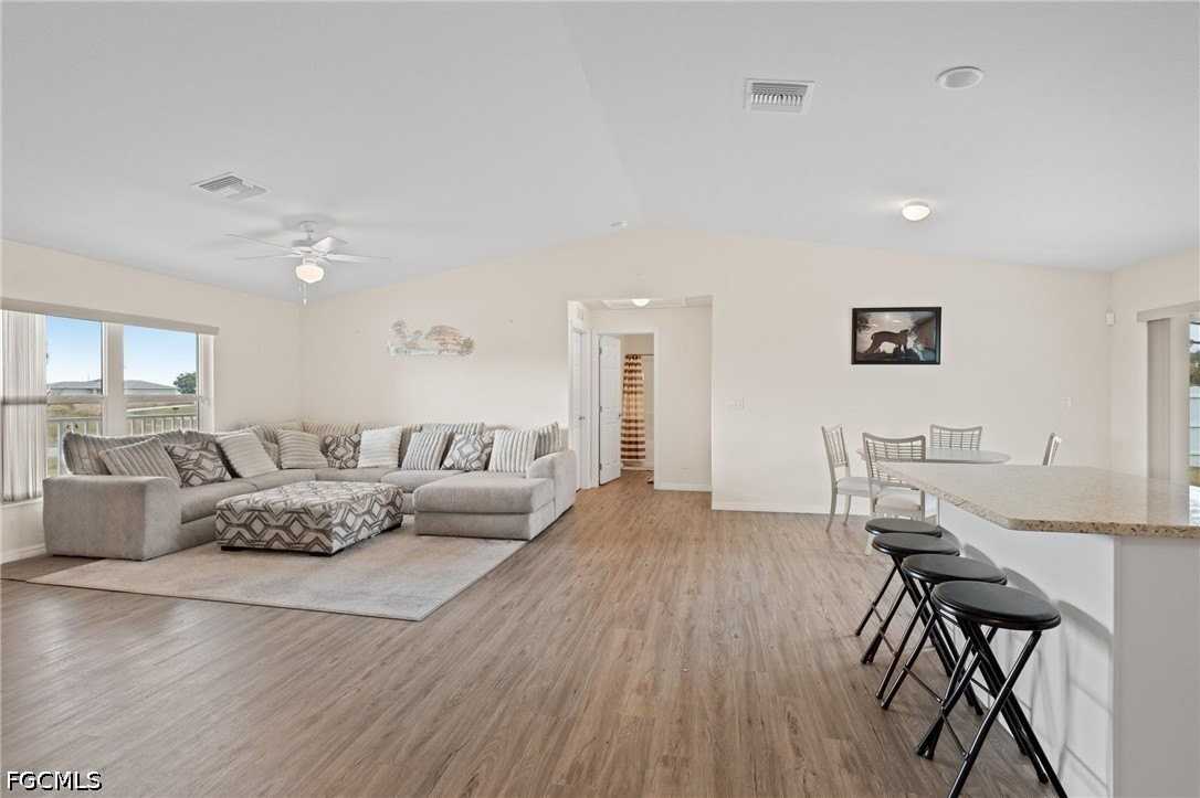7023 Tide Cir - Photo 4 of 21